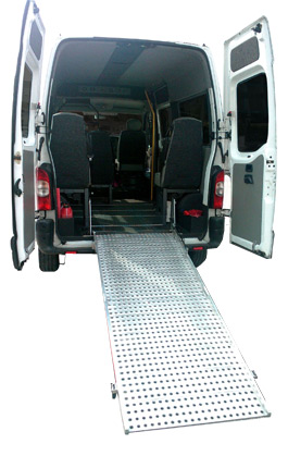 Renault Master - 6 places assises, 3 fauteuils roulants, rampe d�acc�s par l�arri�re